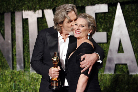 jeff bridges wife susan geston. Actor Jeff Bridges (L) kisses