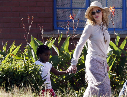 Madonna visits Mphandula child care centre