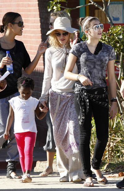 Madonna visits Mphandula child care centre