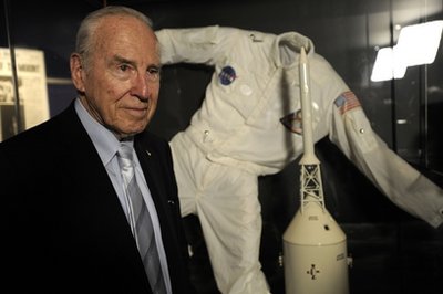 Astronauts mark anniversary of Apollo 13 drama