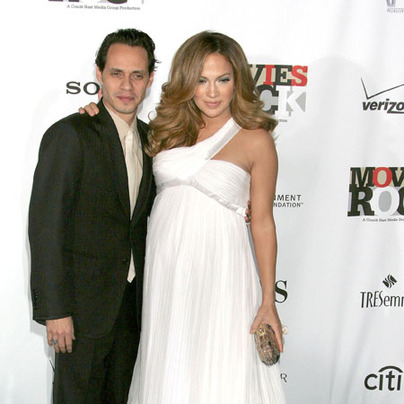 Jennifer Lopez shy over sex scenes