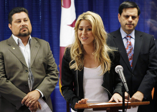 Shakira visits Phoenix over tough immigration law