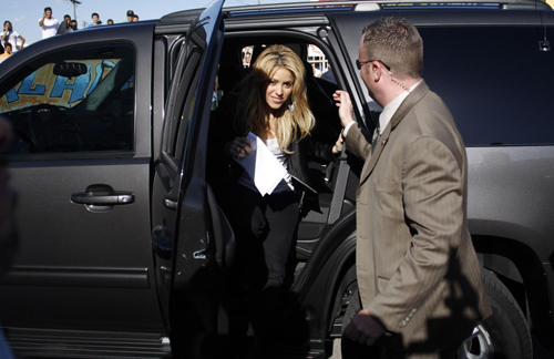 Shakira visits Phoenix over tough immigration law