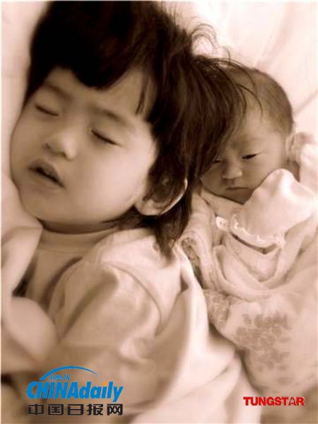 Celilia Cheung releases her newborn son's photos