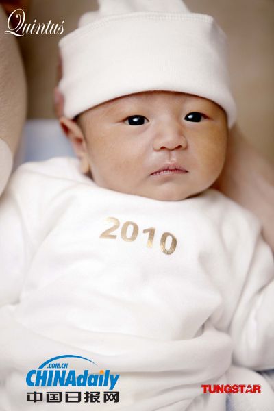 Celilia Cheung releases her newborn son's photos