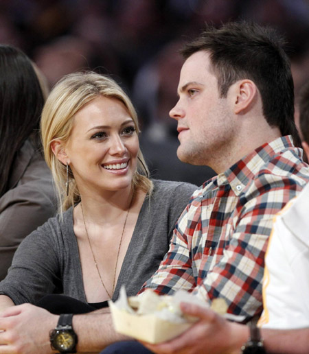 Alba and other celebrities at the NBA playoffs