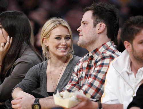 Alba and other celebrities at the NBA playoffs