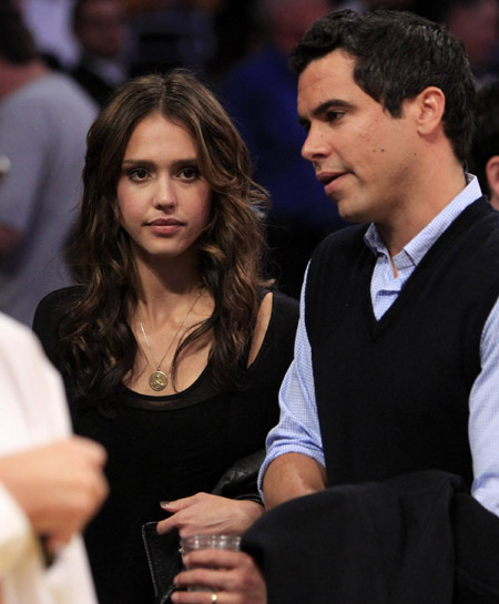 Alba and other celebrities at the NBA playoffs