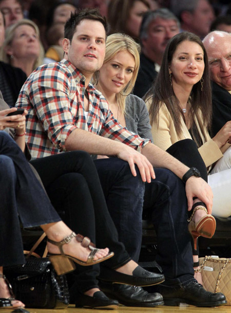 Alba and other celebrities at the NBA playoffs