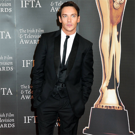 Jonathan Rhys Meyers going to rehab