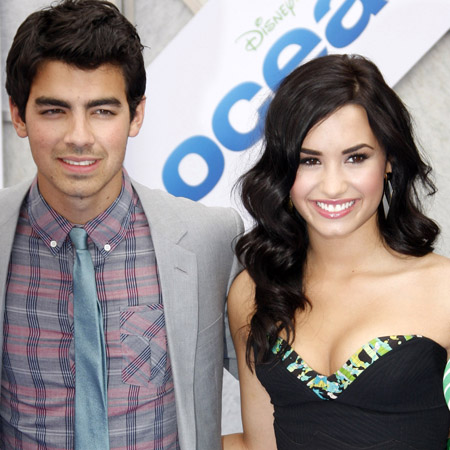 Joe Jonas splits from Demi