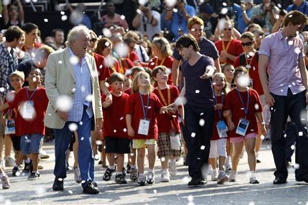 Harry Potter fans swarm new theme park