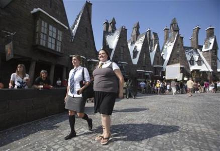 Harry Potter fans swarm new theme park