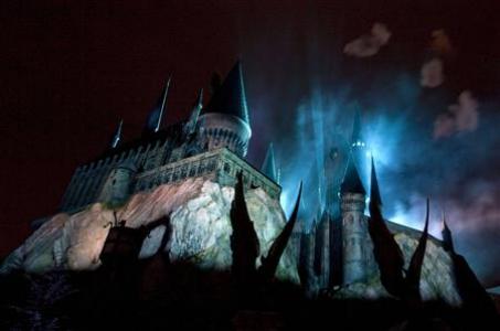 Harry Potter fans swarm new theme park