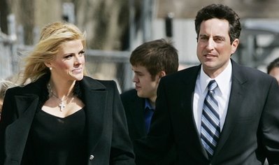 Anna Nicole Smith judge urges new police probe