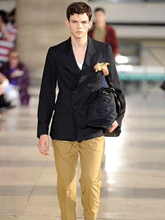 Burberry's Tom Nicon commits suicide