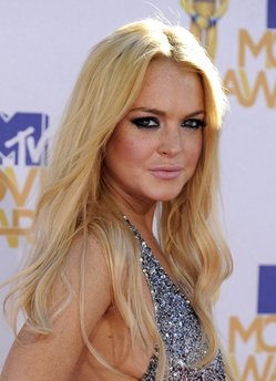 Judge orders Lindsay Lohan to answer questions