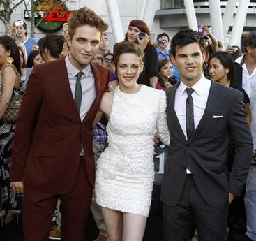 Teen love triangle at center of new 