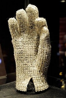 Jackson's '84 Victory Tour glove sells for $190K