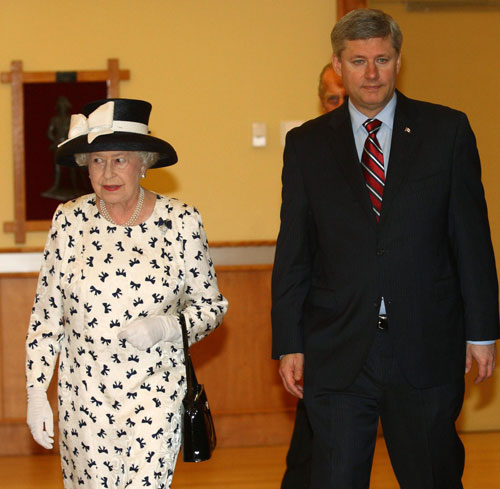 Photos:Queen Elizabeth II helps celebrate Canadian navy's 100th