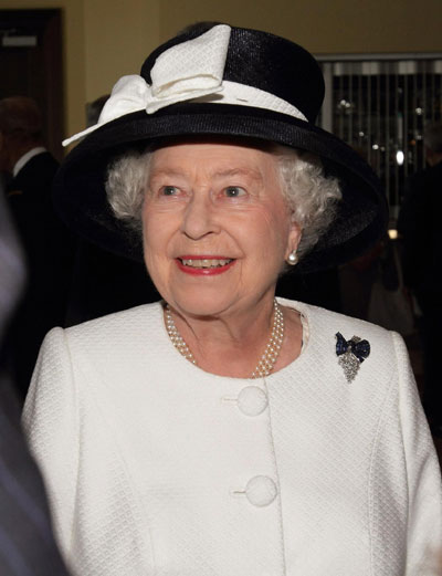 Photos:Queen Elizabeth II helps celebrate Canadian navy's 100th