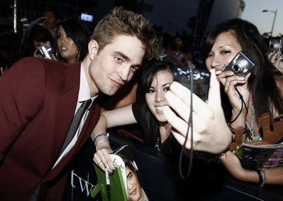 'Twilight' eclipses record with $68.5M debut