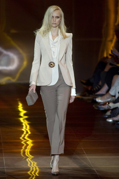 Giorgio Armani Prive Fall/Winter 2010-2011 Haute Couture fashion show