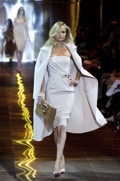 Giorgio Armani Prive Fall/Winter 2010-2011 Haute Couture fashion show