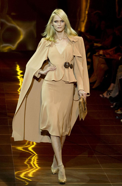Giorgio Armani Prive Fall/Winter 2010-2011 Haute Couture fashion show
