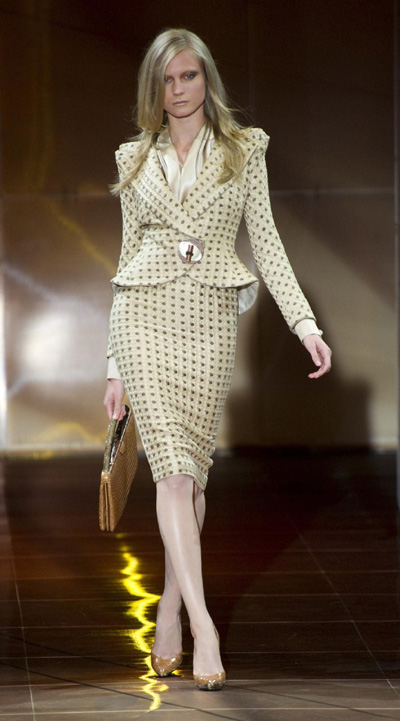 Giorgio Armani Prive Fall/Winter 2010-2011 Haute Couture fashion show