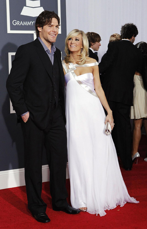 Carrie Underwood marries hockey player Mike Fisher