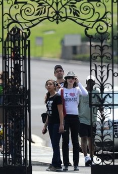 Michael Jackson fans graffiti his tomb