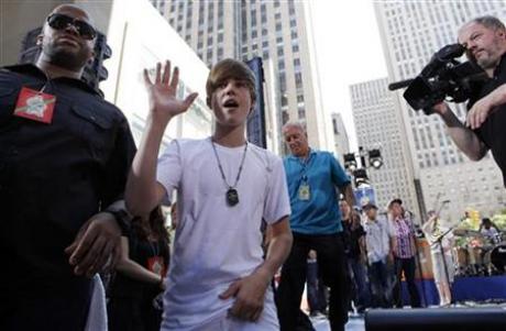 Justin Bieber claims Lady Gaga's YouTube throne