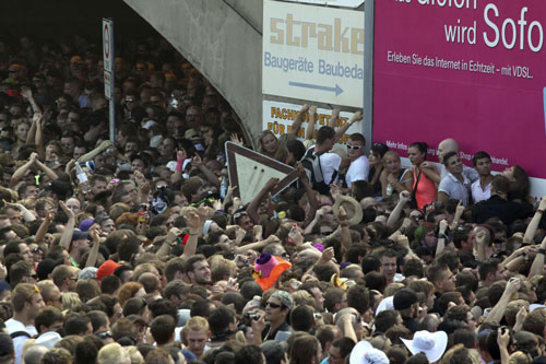 Crowd of revellers at Love Parade 