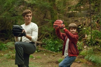 Review: Efron sleepwalks through corny 'Cloud'