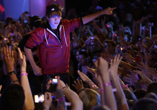 Justin Bieber to play himself in 3D movie