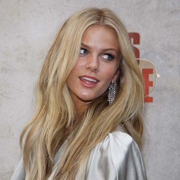 Brooklyn Decker ready for baby