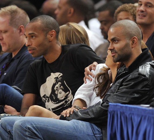 Eva Longoria and Tony Parker watch a basketball game between France and USA
