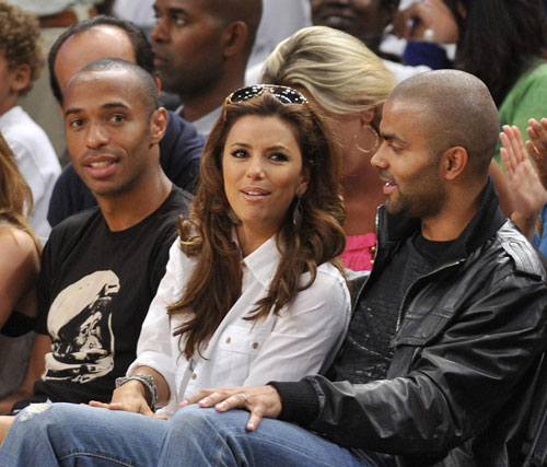 Eva Longoria and Tony Parker watch a basketball game between France and USA