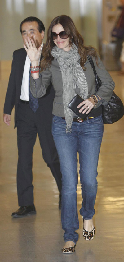 Julia Roberts promotes her movie 'Eat Pray Love' in Tokyo