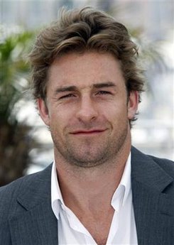 Scott Speedman negotiating 'Vow'