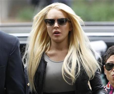 Lindsay Lohan back behind wheel and on Twitter
