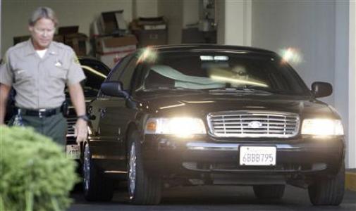 Lindsay Lohan freed after 15 hours in jail