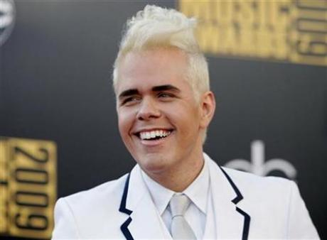 Perez Hilton vows to quit blog bullying