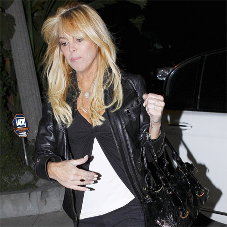 Dina Lohan bans Michael from Lindsay