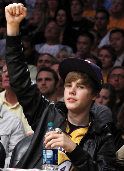 Justin Bieber watches NBA game between Los Angeles Lakers and Houston Rockets