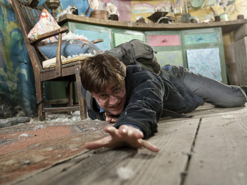 Harry Potter 7 premieres, eyes box office magic