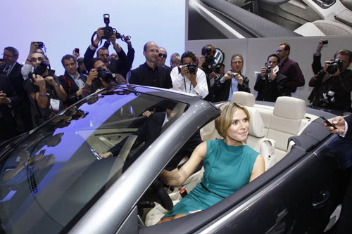 Heidi Klum attends a Volkswagen presentation at LA Auto Show in L.A.
