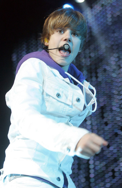 Justin Bieber's phone cancelled by mother