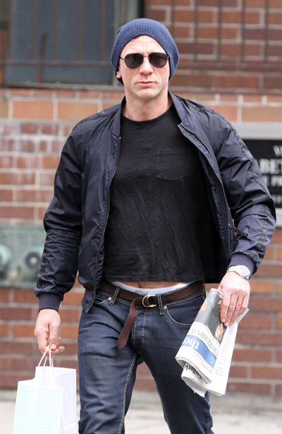 Daniel Craig celebrates Christmas with Weisz